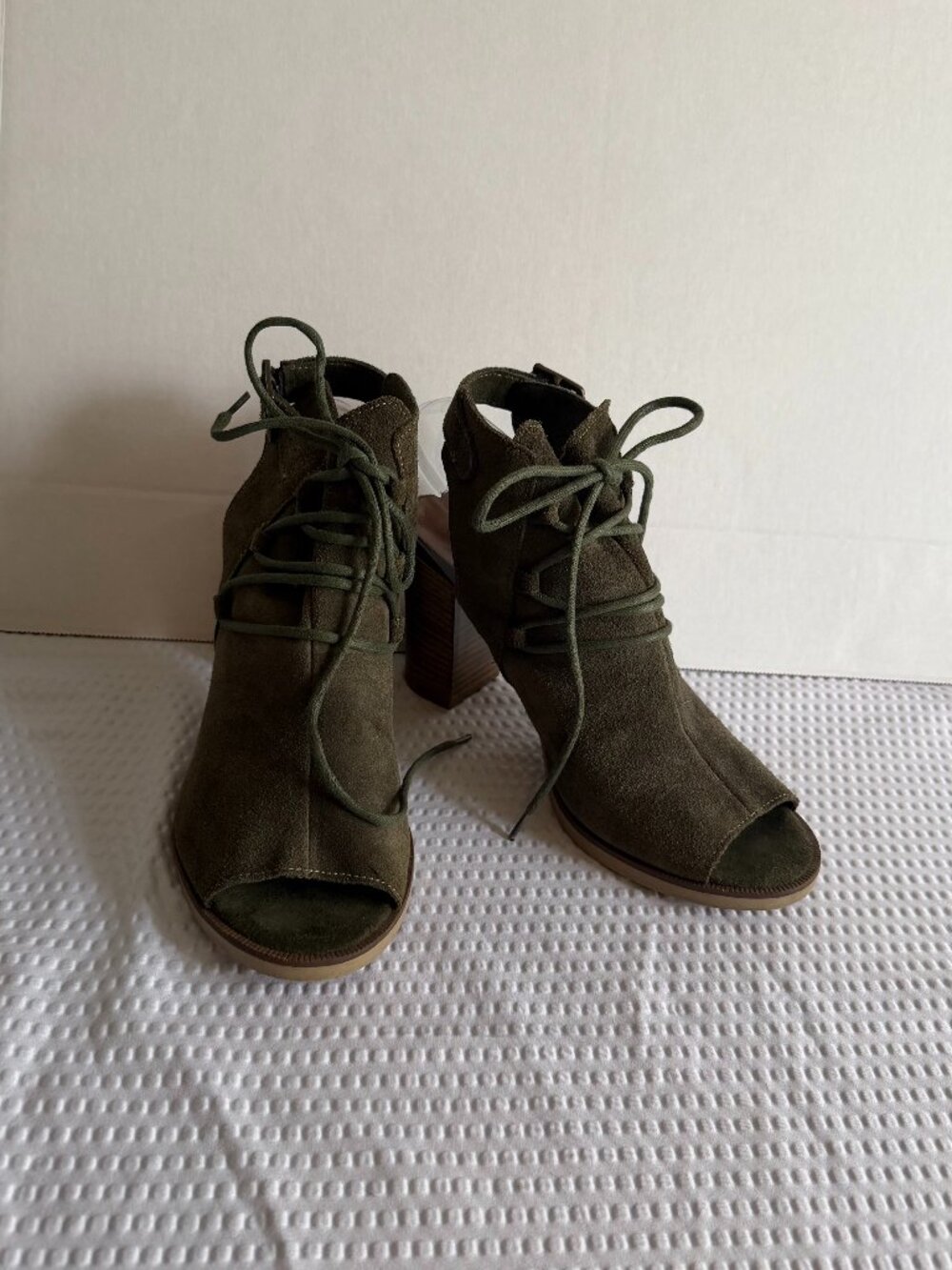 Bella Vita/Pru-Italy Almond Olive Green Suede Sandals/Shoes Size 7 ½*